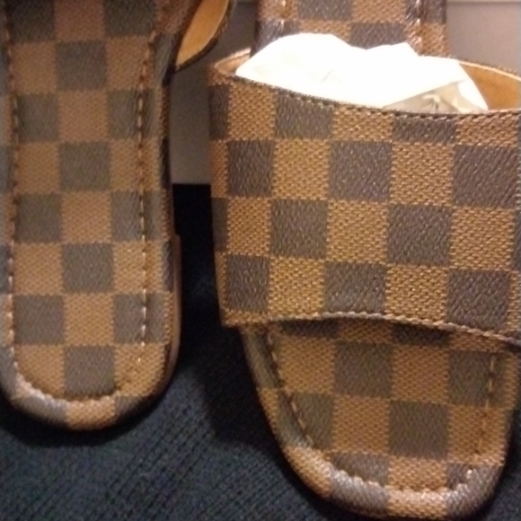 NEW!!! SUPER cute checkered flat in Brown, Various - Picture 3 of 4